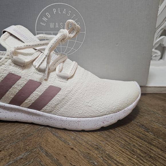 NEW Adidas sneakers size 9 w/box - Picture 3 of 7